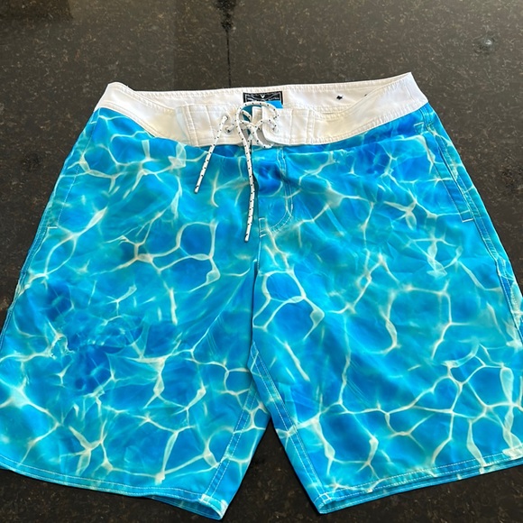 AE men’s board shorts size M - Picture 1 of 1